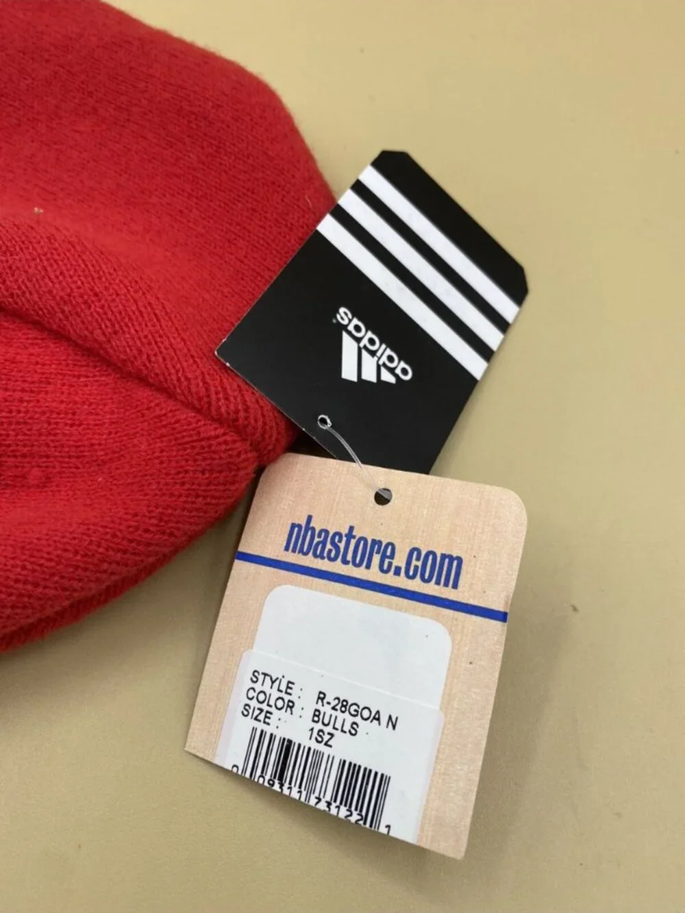 NWT New Adidas Chicago Bulls Red Bull Youth Beanie Uncuffed NBA Store Tag